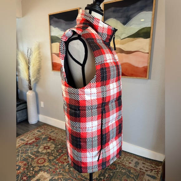North Face Men’s Plaid Puffer Vest - Picture 2 of 8